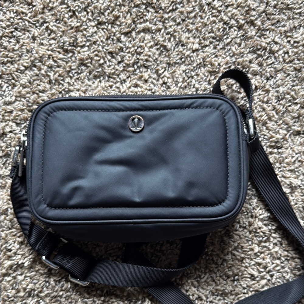 EUC Lululemon Athletica Crossbody
